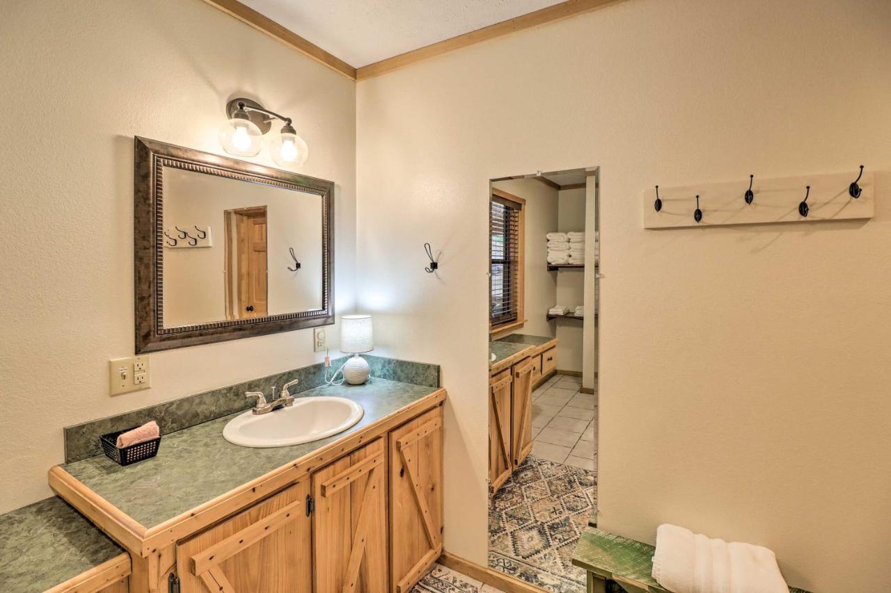 Piney Bluff Retreat With Mountain Views! Villa Exterior photo